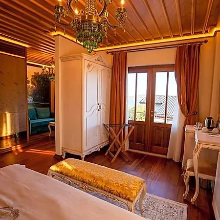 Cunda Baradiel Hotel *